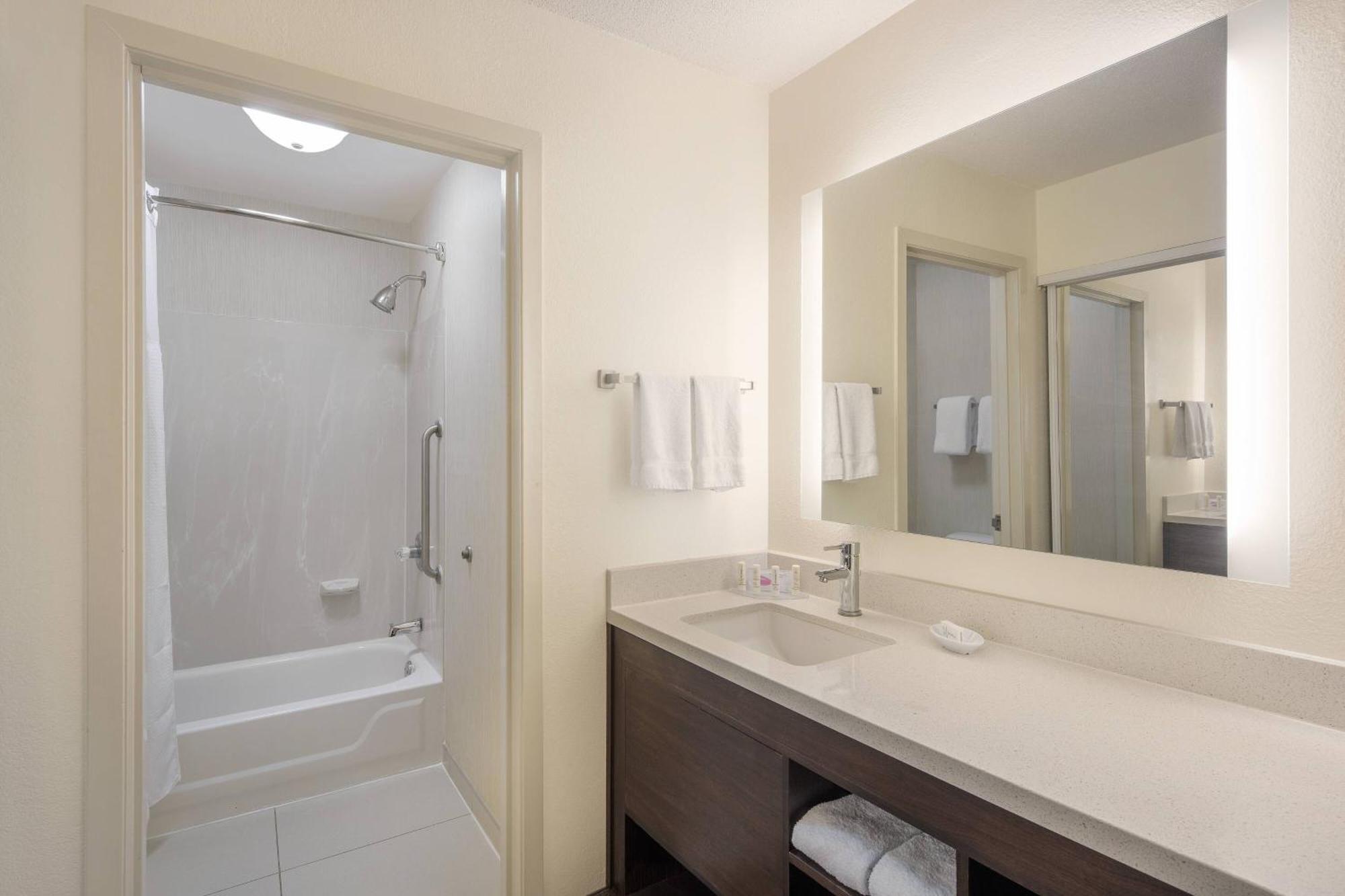Residence Inn Indianapolis Airport Exterior photo