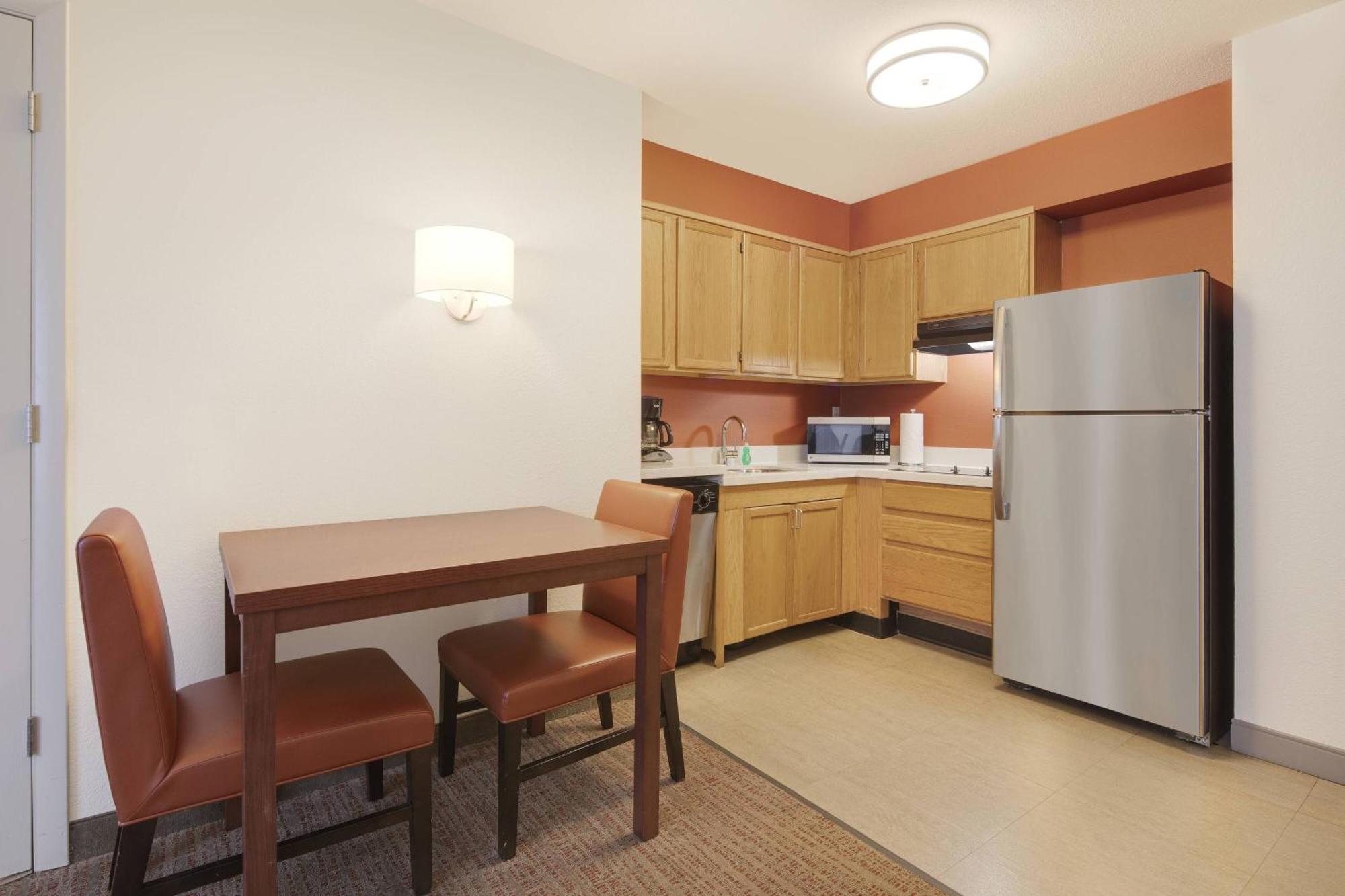 Residence Inn Indianapolis Airport Exterior photo