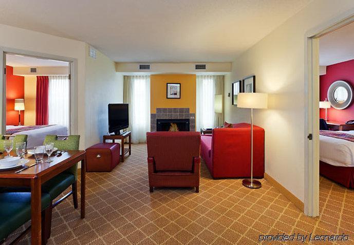 Residence Inn Indianapolis Airport Room photo