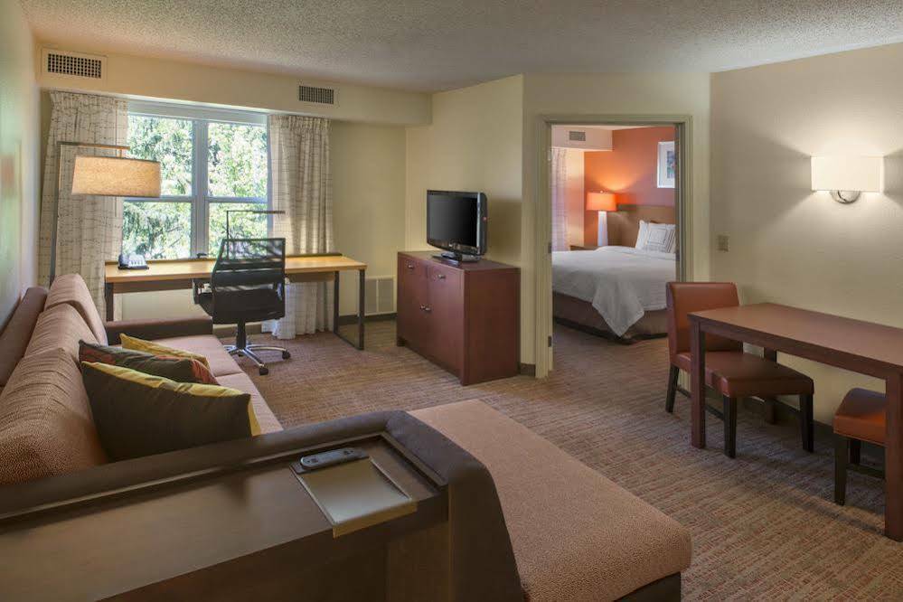 Residence Inn Indianapolis Airport Exterior photo